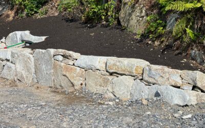 Building Retaining Walls with Medium and Large Landscape Stones: Top Tips from Industry Experts
